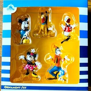 NWT Disney Parks Mickey And Friends Figural Christmas Ornament Box Set of 5
